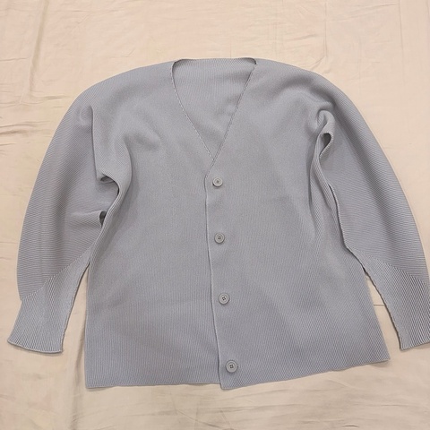 Homme Plisse V領鈕扣開襟衫