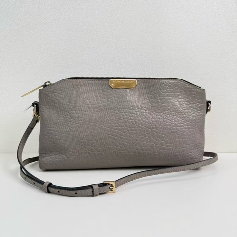 Burberry/博柏利 牛皮 斜挎包 金扣