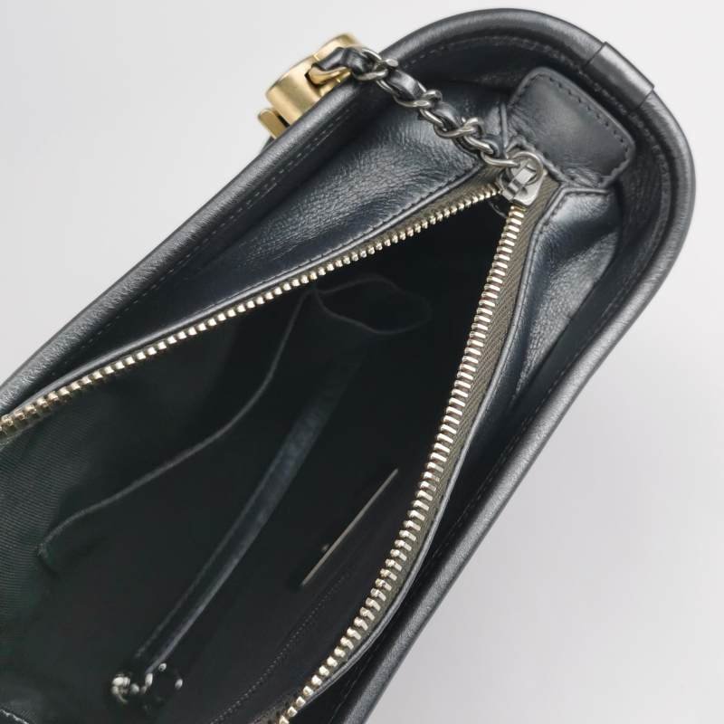 Chanel Gabrielle流浪包小號油蠟皮V紋絎縫雙鏈設計單肩包斜挎包-6