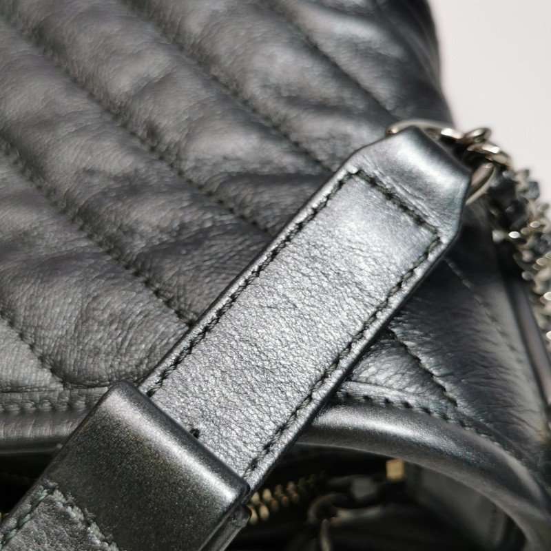 Chanel Gabrielle流浪包小號油蠟皮V紋絎縫雙鏈設計單肩包斜挎包-10