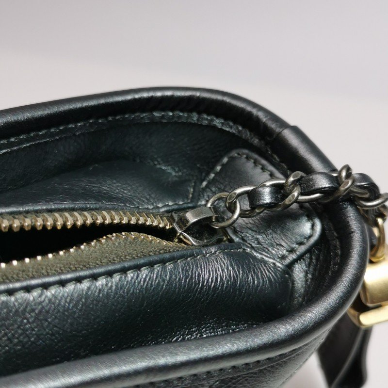 Chanel Gabrielle流浪包小號油蠟皮V紋絎縫雙鏈設計單肩包斜挎包-11