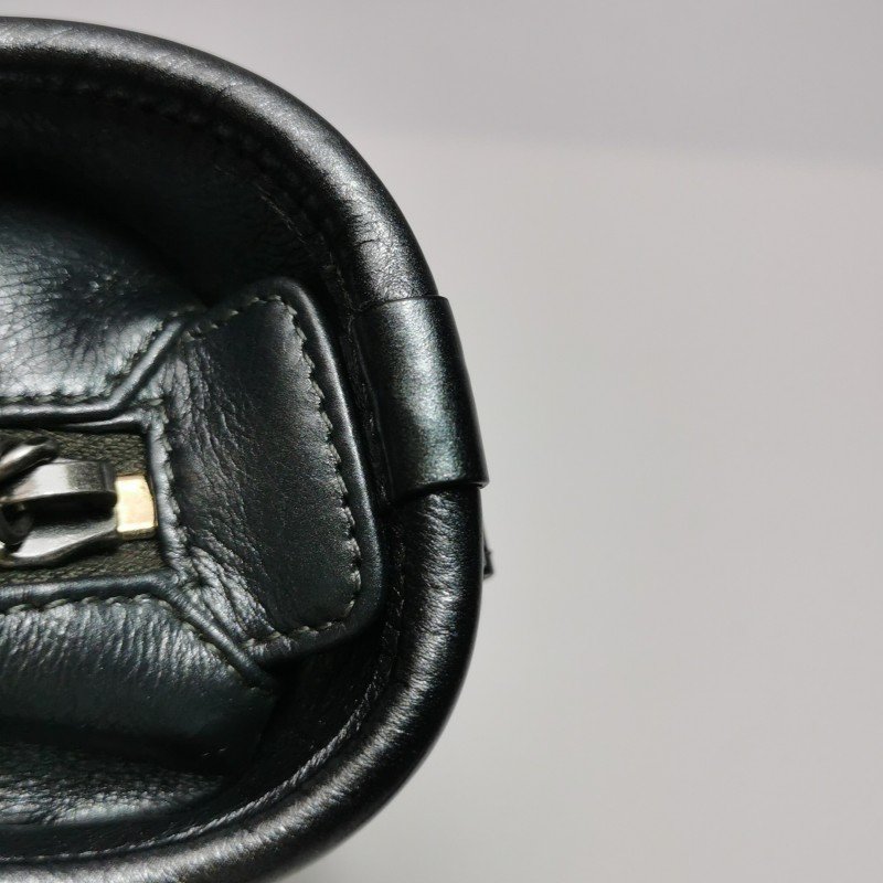 Chanel Gabrielle流浪包小號油蠟皮V紋絎縫雙鏈設計單肩包斜挎包-16