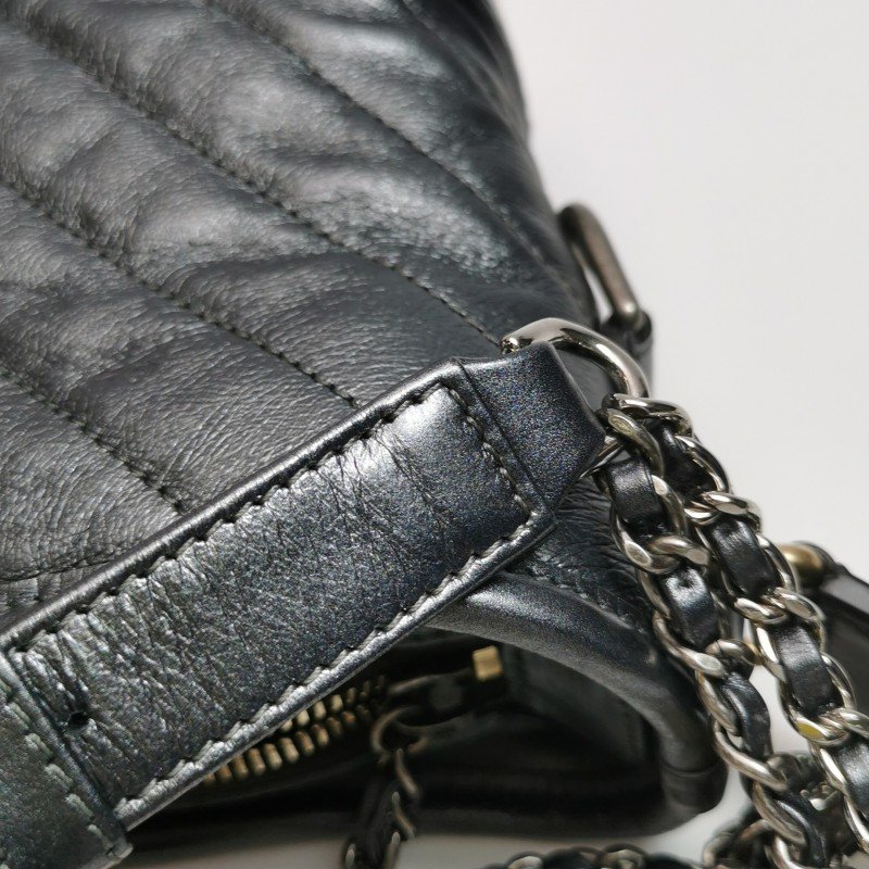 Chanel Gabrielle流浪包小號油蠟皮V紋絎縫雙鏈設計單肩包斜挎包-21