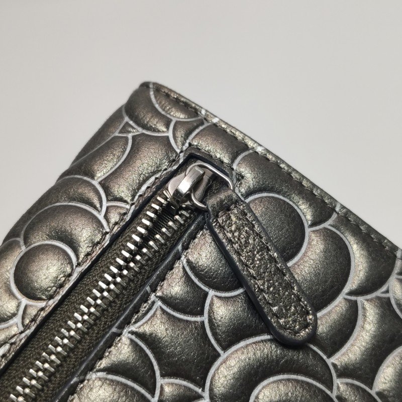 Chanel磨砂皮純色山茶花印花雙Clogo皮夾-9