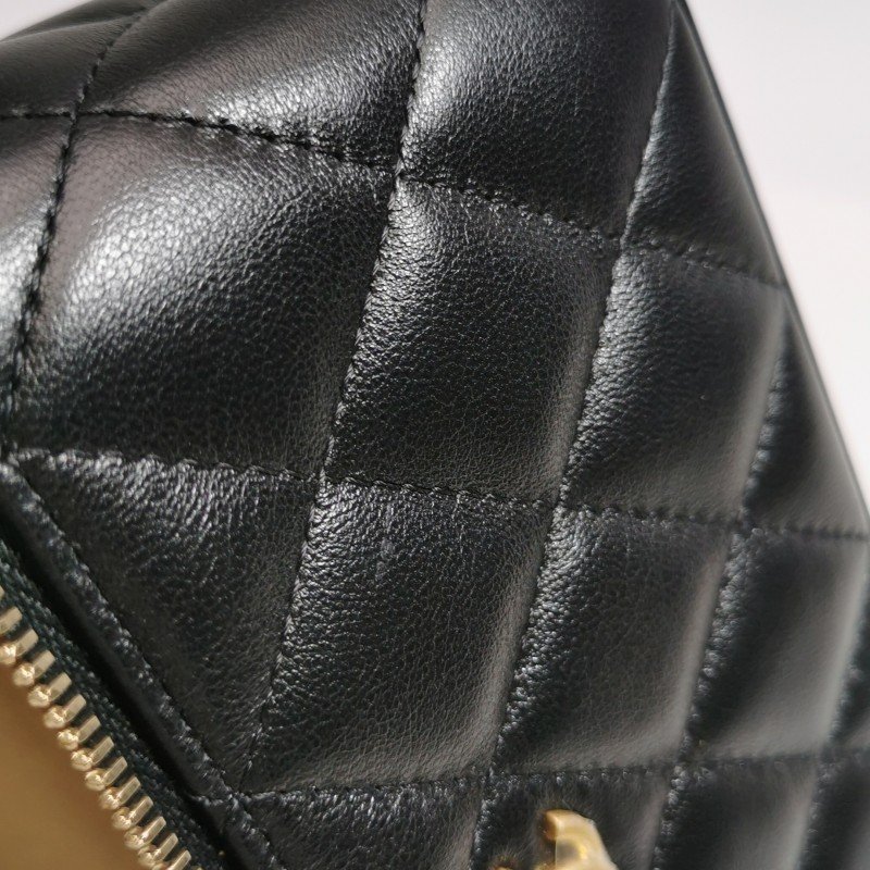 ChanelVanity Case羊皮純色菱格絎縫金球雙C標 識斜背包單肩包-9