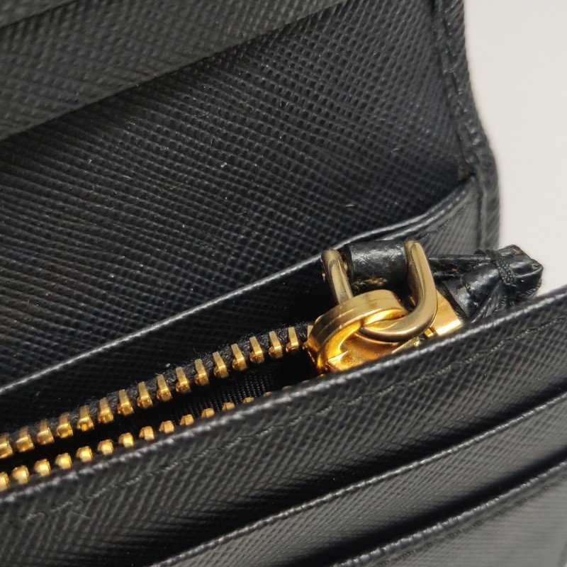 Prada牛皮純色字母Logo蝴蝶結裝飾皮夾-10