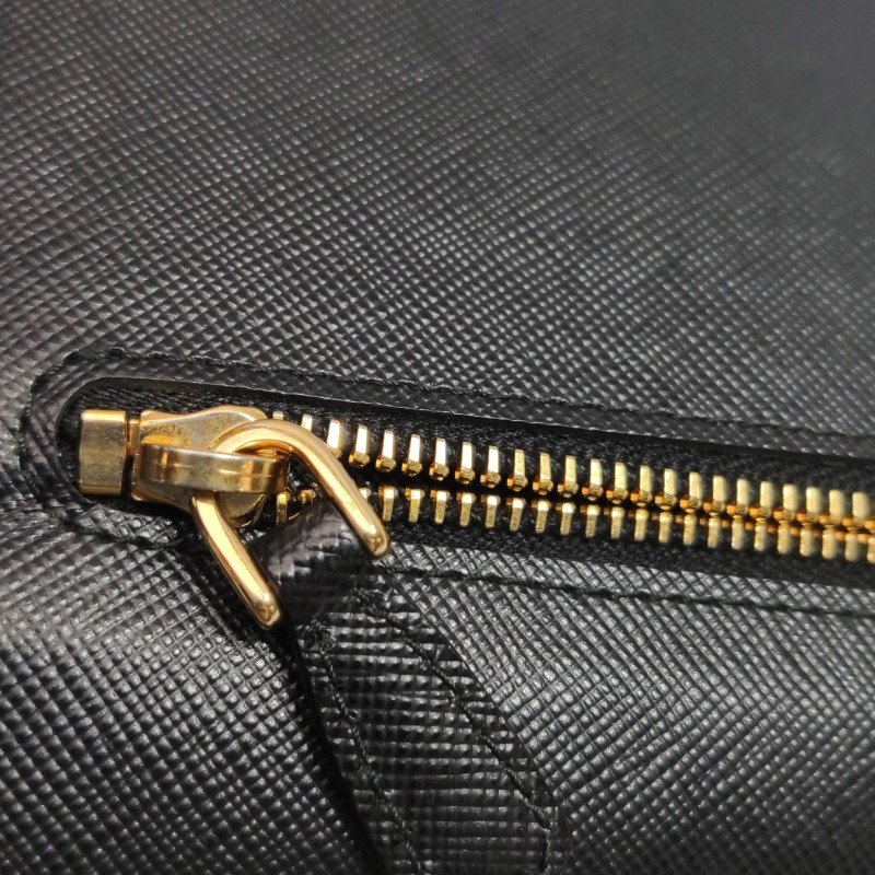 Prada牛皮純色字母Logo蝴蝶結裝飾皮夾-11