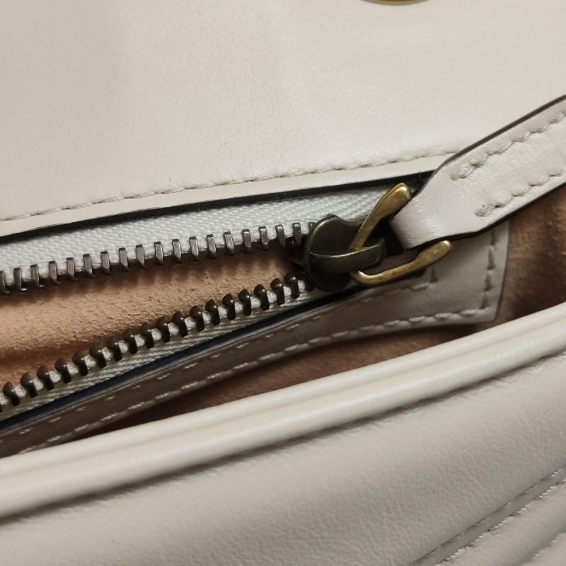 Gucci GG Marmont中型牛皮V紋絎縫雙G標誌口 蓋包肩背包-12