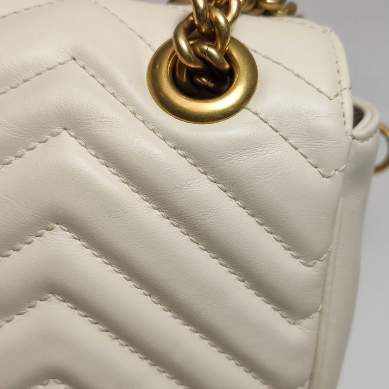 Gucci GG Marmont中型牛皮V紋絎縫雙G標誌口 蓋包肩背包-15