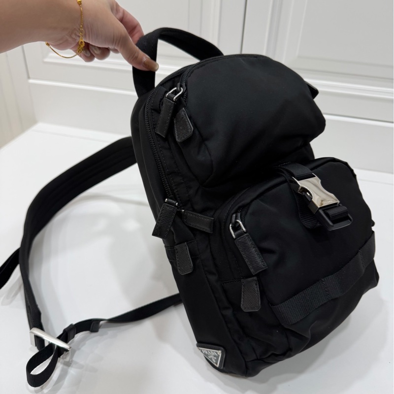 PRADA Re-Nylon 黑色 尼龍 十字紋 皮革 胸包 胸口包 斜背包 側背包 肩背包 腰包-11