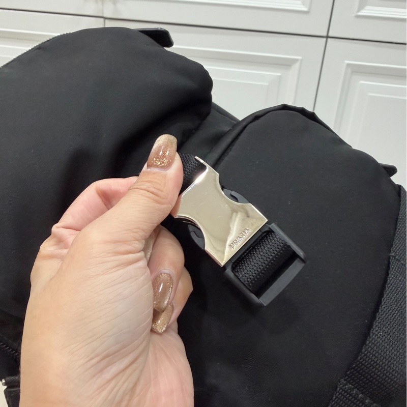 PRADA Re-Nylon 黑色 尼龍 十字紋 皮革 胸包 胸口包 斜背包 側背包 肩背包 腰包-12