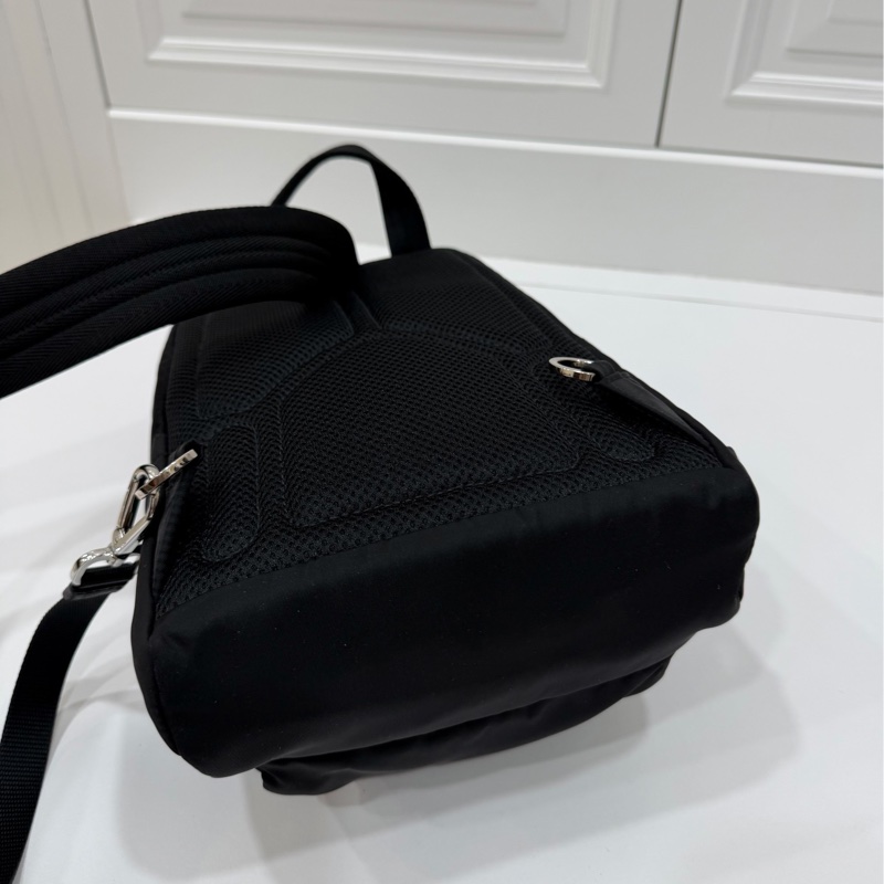 PRADA Re-Nylon 黑色 尼龍 十字紋 皮革 胸包 胸口包 斜背包 側背包 肩背包 腰包-21
