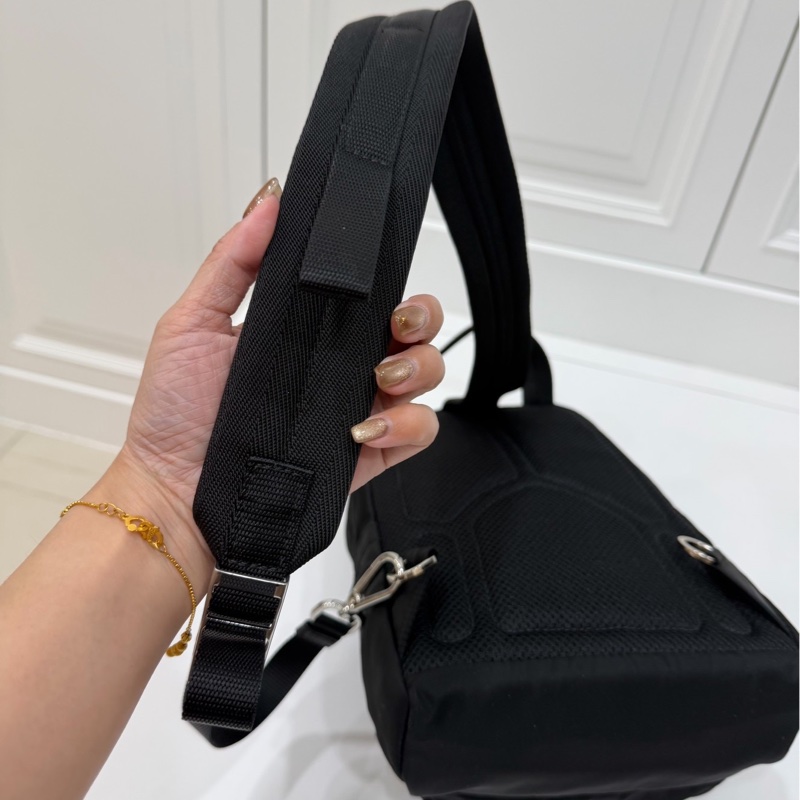 PRADA Re-Nylon 黑色 尼龍 十字紋 皮革 胸包 胸口包 斜背包 側背包 肩背包 腰包-22