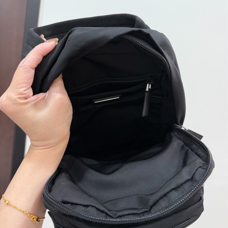 PRADA Re-Nylon 黑色 尼龍 十字紋 皮革 胸包 胸口包 斜背包 側背包 肩背包 腰包-23