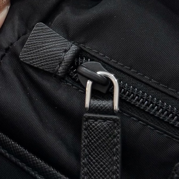 PRADA Re-Nylon 黑色 尼龍 十字紋 皮革 胸包 胸口包 斜背包 側背包 肩背包 腰包-33