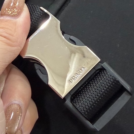 PRADA Re-Nylon 黑色 尼龍 十字紋 皮革 胸包 胸口包 斜背包 側背包 肩背包 腰包-36
