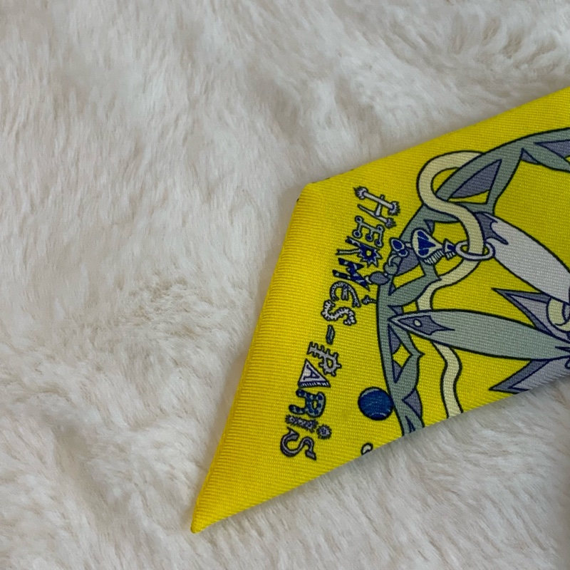 Hermes 馬戲團twilly Hermes Silk La Folle Parade Twilly Jaune Vif Bleu Gris-5