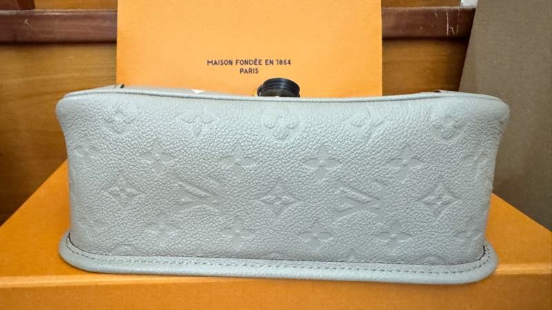 LOUIS VUITTON M46583 Diane-9