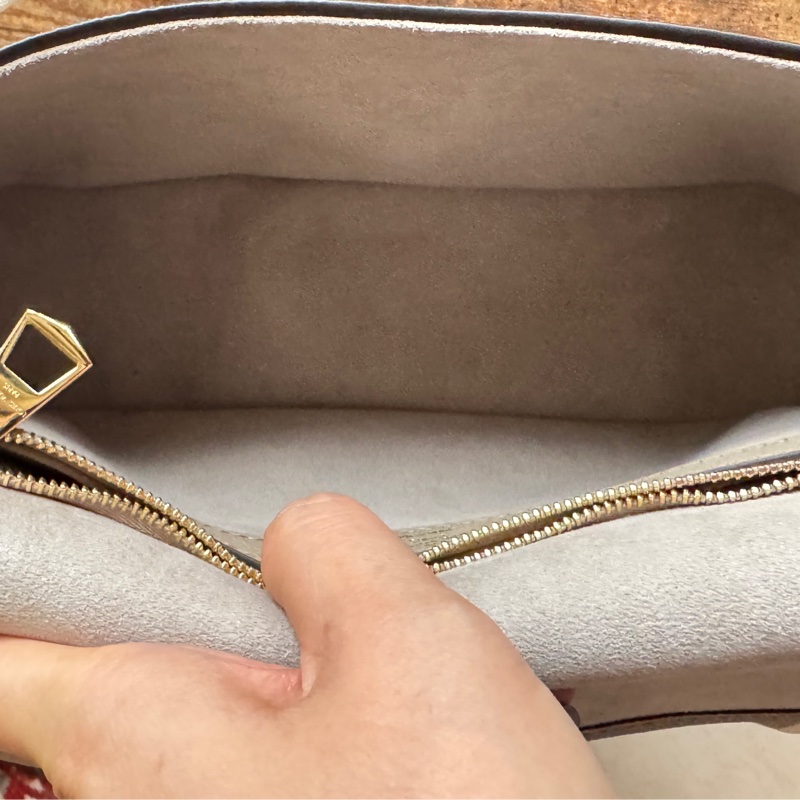 LOUIS VUITTON M46583 Diane-10