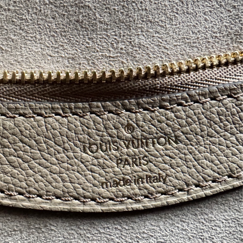 LOUIS VUITTON M46583 Diane-11