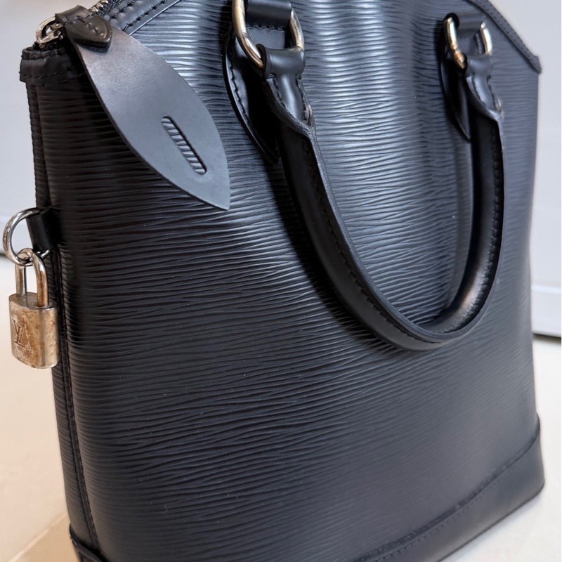 LOUIS VUITTON LV 路易威登 黑色 Epi 水波紋牛皮手提包-0