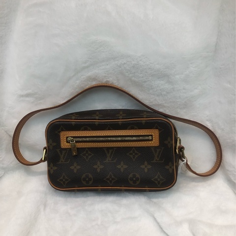 LV 老花開口笑上肩袋 IA229