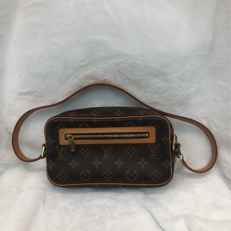 LV 老花開口笑上肩袋 IA229-0