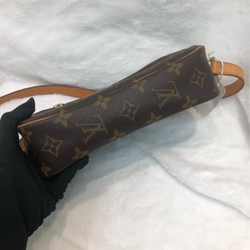LV 老花開口笑上肩袋 IA229-4