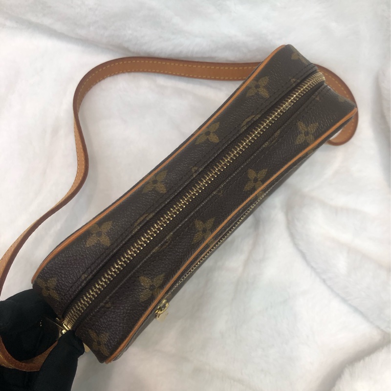 LV 老花開口笑上肩袋 IA229-5