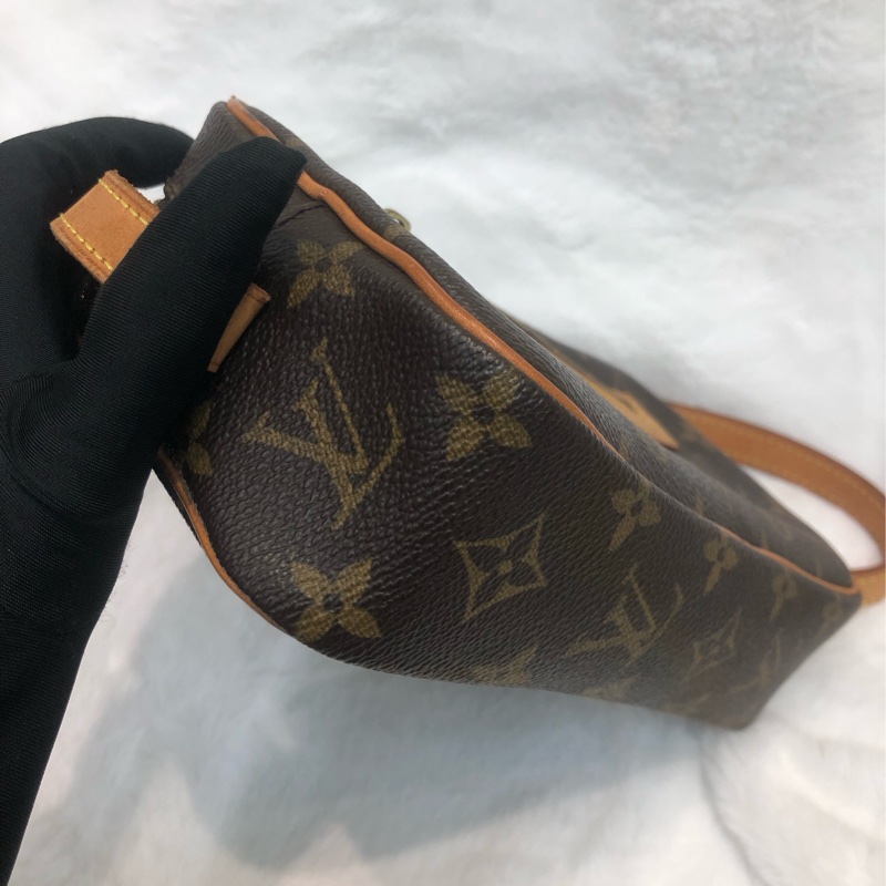 LV 老花開口笑上肩袋 IA229-6