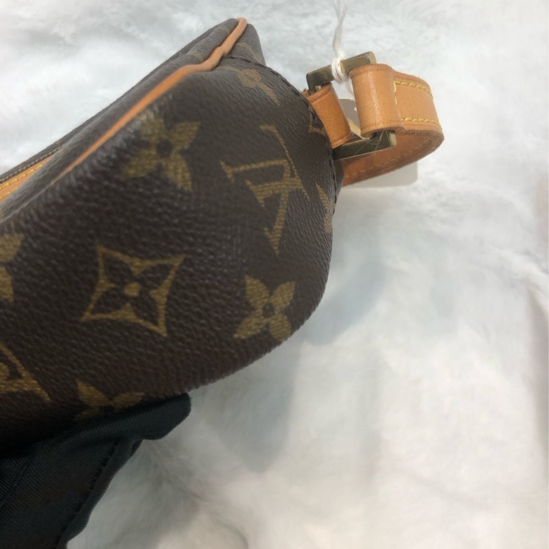 LV 老花開口笑上肩袋 IA229-7