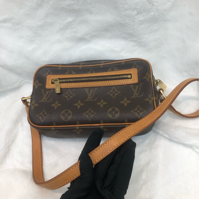 LV 老花開口笑上肩袋 IA229-8