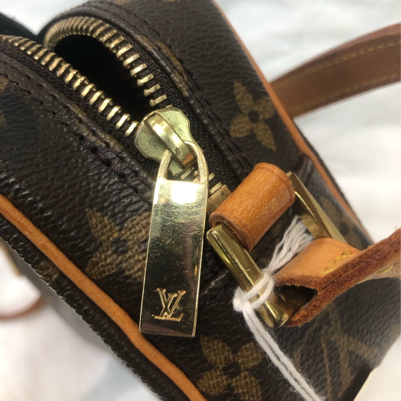 LV 老花開口笑上肩袋 IA229-9