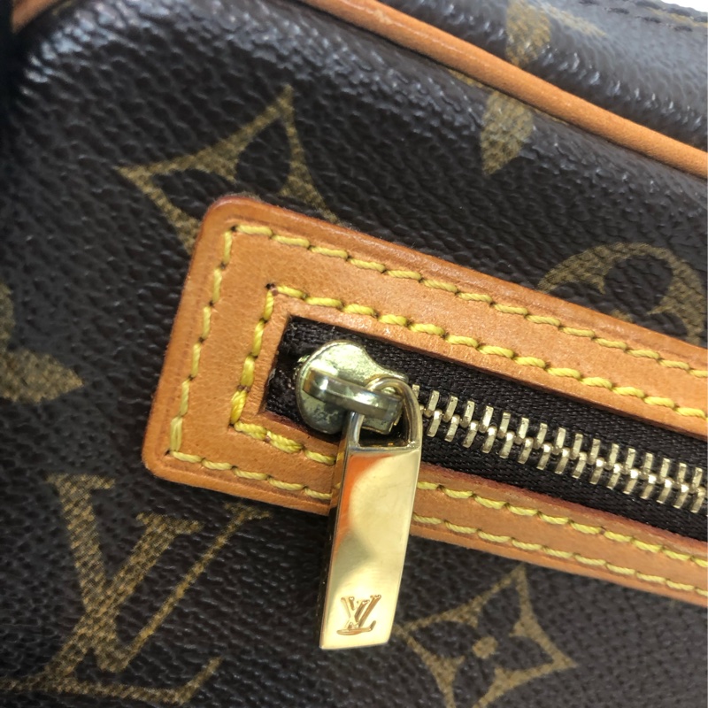 LV 老花開口笑上肩袋 IA229-10