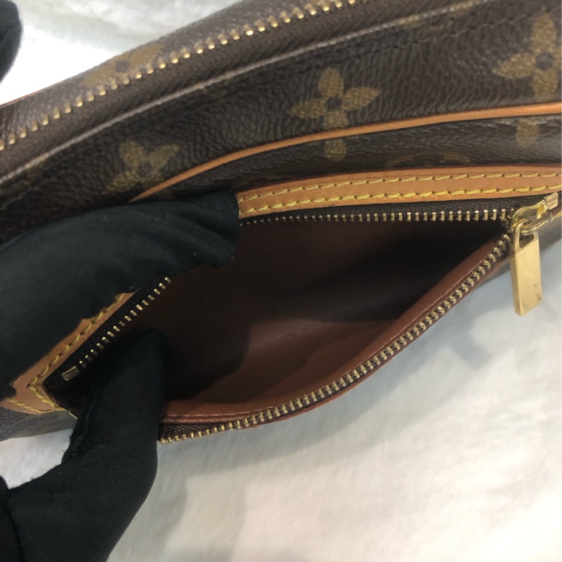 LV 老花開口笑上肩袋 IA229-14