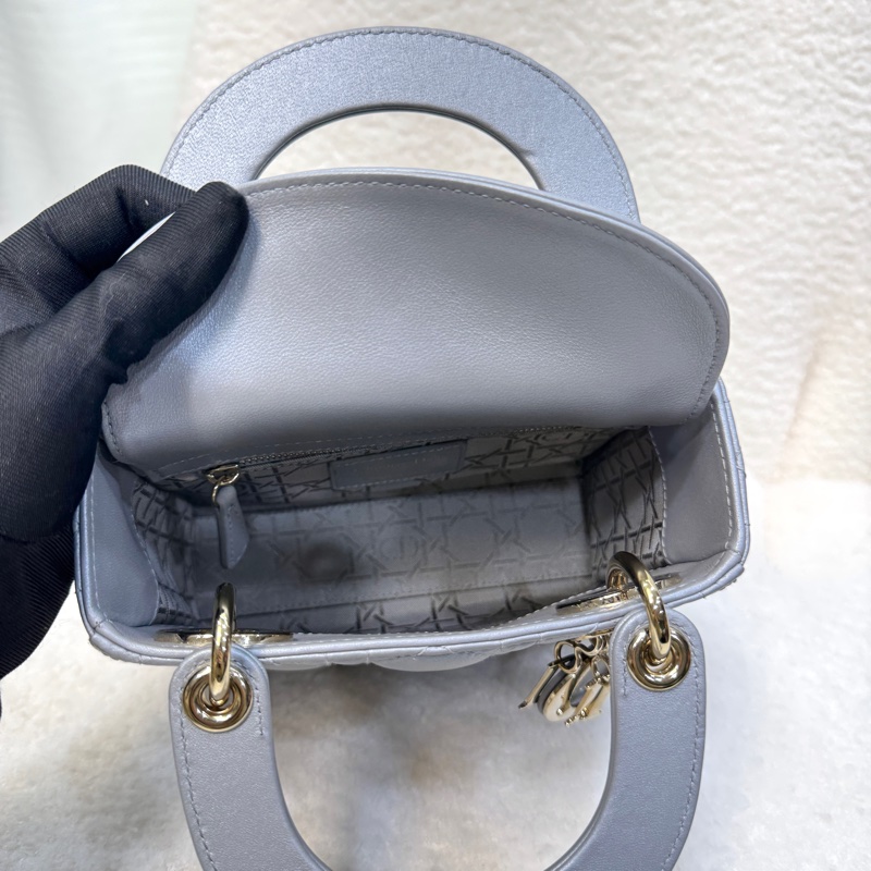 迪奧黛妃包 Dior Mini Lady Dior 蛋白石灰羊皮✨氣質必收款 手提肩背兩用 M0505OBDU-14