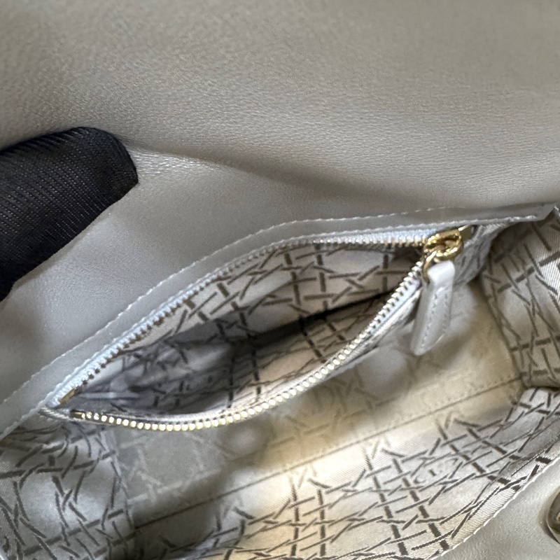 迪奧黛妃包 Dior Mini Lady Dior 蛋白石灰羊皮✨氣質必收款 手提肩背兩用 M0505OBDU-15