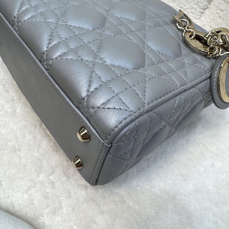 迪奧黛妃包 Dior Mini Lady Dior 蛋白石灰羊皮✨氣質必收款 手提肩背兩用 M0505OBDU-23