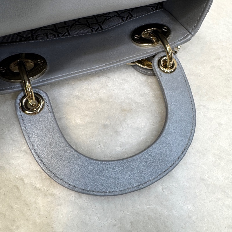 迪奧黛妃包 Dior Mini Lady Dior 蛋白石灰羊皮✨氣質必收款 手提肩背兩用 M0505OBDU-25
