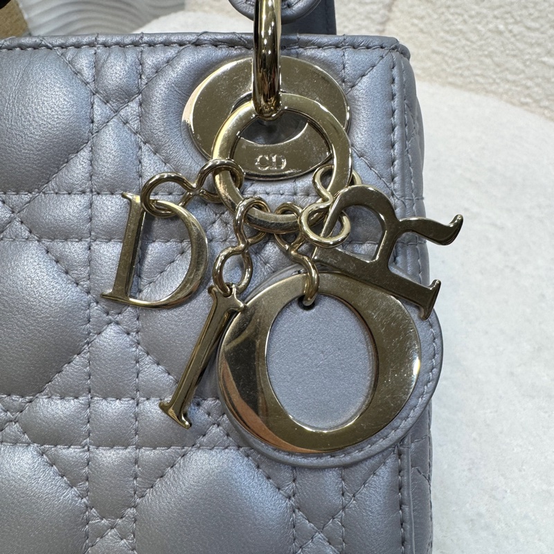 迪奧黛妃包 Dior Mini Lady Dior 蛋白石灰羊皮✨氣質必收款 手提肩背兩用 M0505OBDU-27