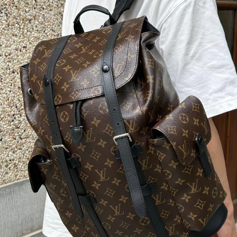 LV原花拼黑牛皮銀釦Christopher MM下蓋式後背包 M43735-0