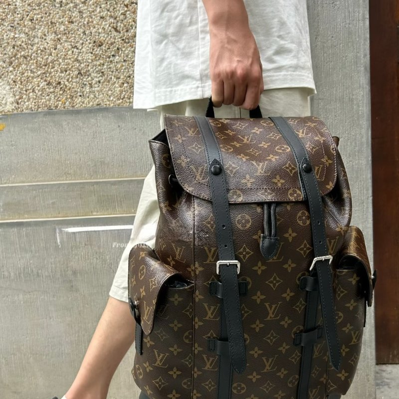 LV原花拼黑牛皮銀釦Christopher MM下蓋式後背包 M43735-1