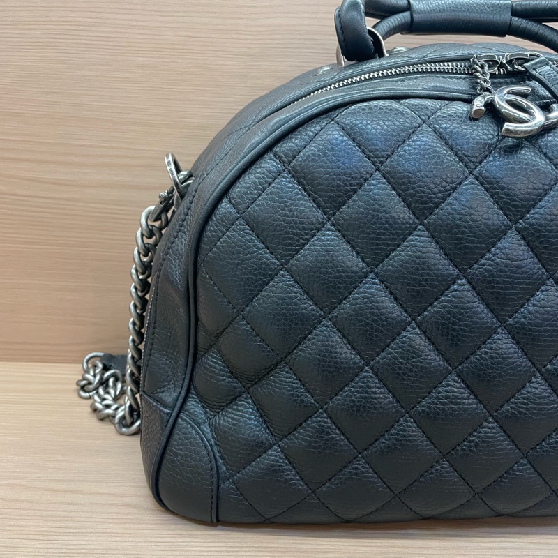 NO:C74 Chanel 荔枝纹黑色银扣挂坠保龄球手提单肩包 大號 2017年,22開 有塵袋 無卡 無盒子-8