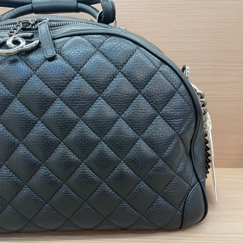 NO:C74 Chanel 荔枝纹黑色银扣挂坠保龄球手提单肩包 大號 2017年,22開 有塵袋 無卡 無盒子-9