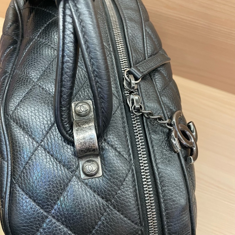 NO:C74 Chanel 荔枝纹黑色银扣挂坠保龄球手提单肩包 大號 2017年,22開 有塵袋 無卡 無盒子-13