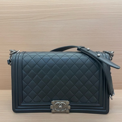 NO：C59 Chanel香奈儿Leboy大號 黑银色菱格纹羊皮 2014年、19開 尺寸底長28*高18*寬8* 有塵袋 無卡 無盒子