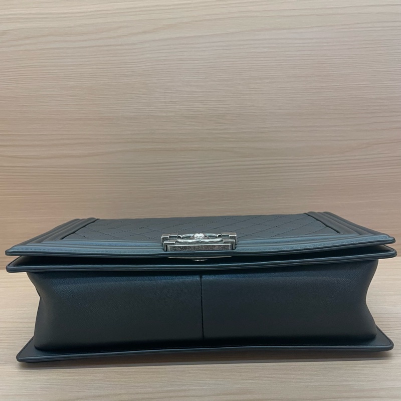 NO：C59 Chanel香奈儿Leboy大號 黑银色菱格纹羊皮 2014年、19開 尺寸底長28*高18*寬8* 有塵袋 無卡 無盒子-4