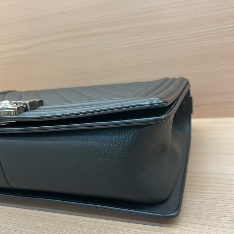 NO：C59 Chanel香奈儿Leboy大號 黑银色菱格纹羊皮 2014年、19開 尺寸底長28*高18*寬8* 有塵袋 無卡 無盒子-6