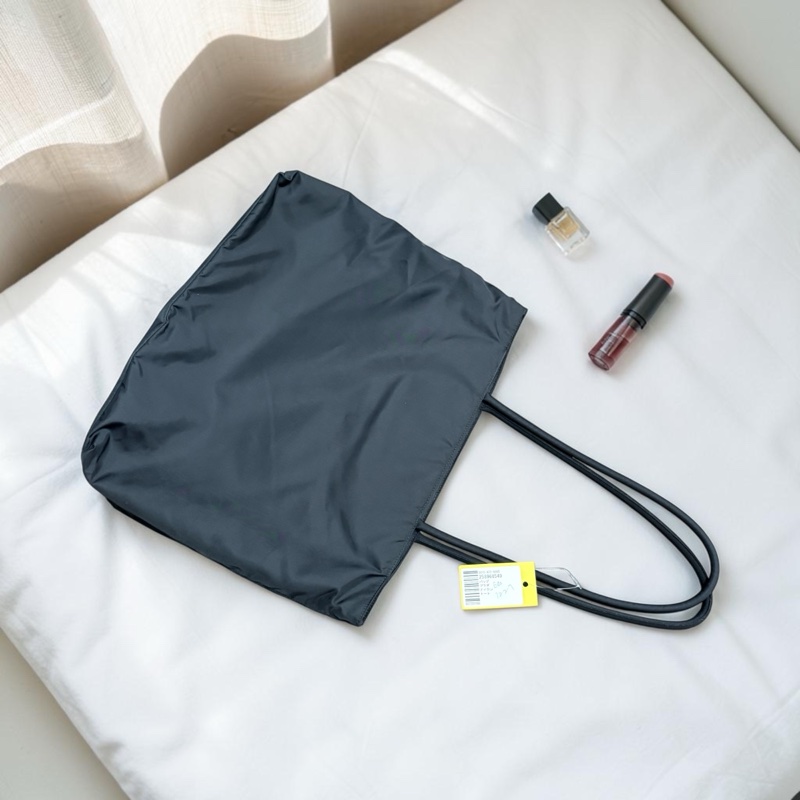 Prada 尼龍黑色托特包-1