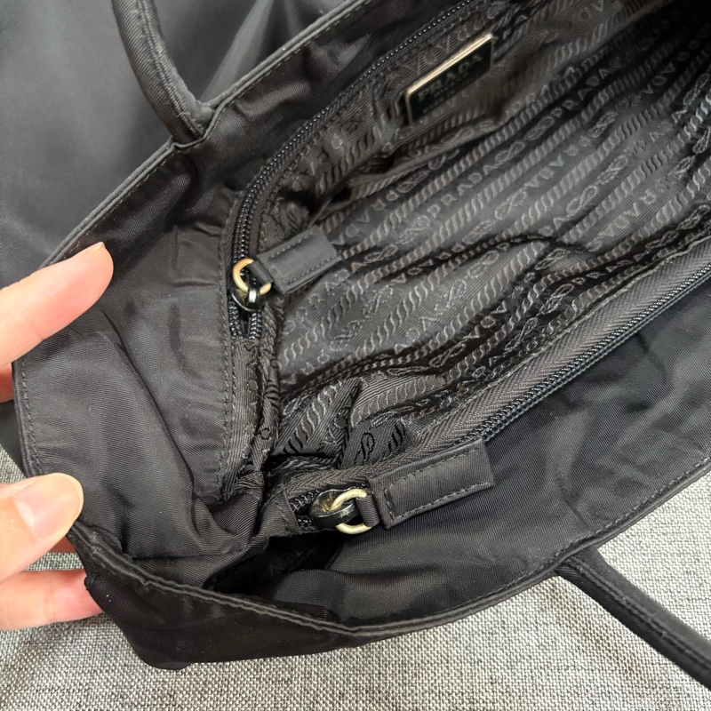 Prada 尼龍黑色托特包-7
